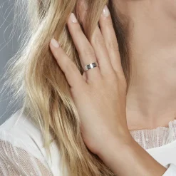 Histoire d'Or Alliance Basile Ruban Plat Or Blanc Sale