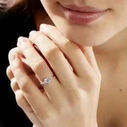 Histoire d'Or Bague Clothilde Or Blanc Topaze Et Oxyde De Zirconium or blanc topaze bleu sky