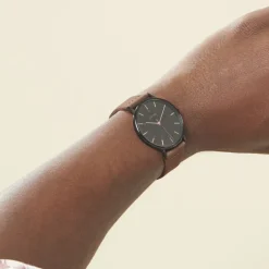 ARCTIK Montre Nomade Noir cadran noir fond noir bracelet cuir marron Hot