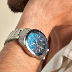 ARMANI EXCHANGE Montre Bleu cadran argenté fond bleu bracelet acier argenté Hot