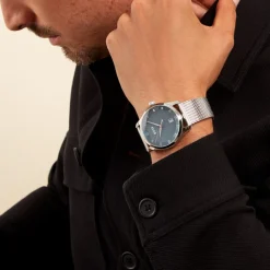 HUGO BOSS Montre Boss Principle Bleu cadran argenté fond bleu bracelet acier argenté Hot