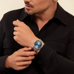 HUGO BOSS Montre Boss Tyler Bleu cadran argenté fond bleu bracelet acier argenté Outlet