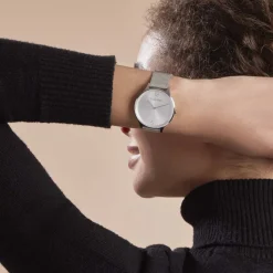 CALVIN KLEIN Montre Timeless 2h Argent cadran argenté fond argenté bracelet acier argenté Hot