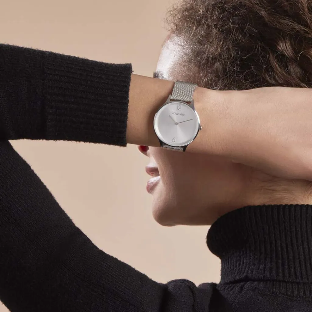 CALVIN KLEIN Montre Timeless 2h Argent cadran argenté fond argenté bracelet acier argenté Hot