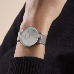 CALVIN KLEIN Montre Timeless 2h Argent cadran argenté fond argenté bracelet acier argenté Hot