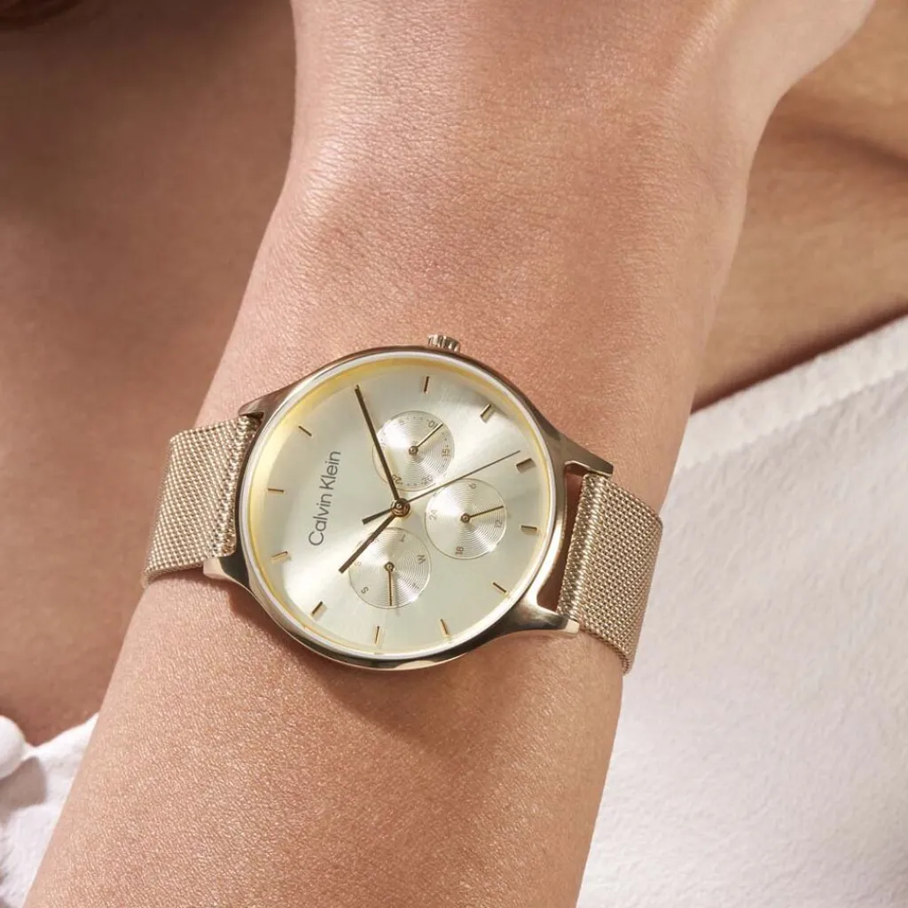 CALVIN KLEIN Montre Timeless Multi Champagne cadran doré fond champagne bracelet acier doré Sale