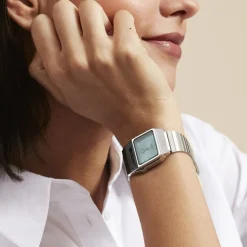 CASIO COLLECTION Montre Vintage Edgy Bleu cadran argenté fond bleu bracelet acier argenté Clearance