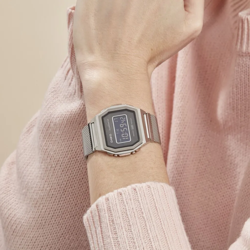 CASIO COLLECTION Montre Vintage Iconic Noir cadran argenté bracelet acier argenté Sale