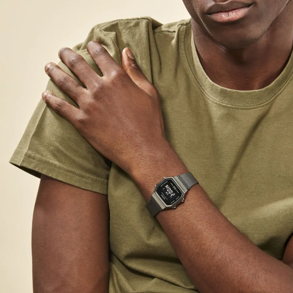 CASIO COLLECTION Montre Vintage Noir cadran gris bracelet acier argenté Hot