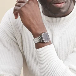 CASIO COLLECTION Montre Vintage Noir cadran argenté fond noir bracelet acier argenté Sale