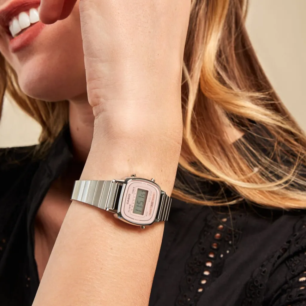 CASIO COLLECTION Montre Vintage cadran argenté bracelet acier argenté Clearance