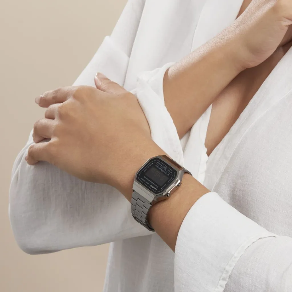 CASIO COLLECTION Montre Vintage Noir cadran gris bracelet acier gris Clearance