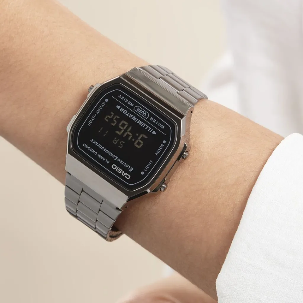 CASIO COLLECTION Montre Vintage Noir cadran gris bracelet acier gris Clearance