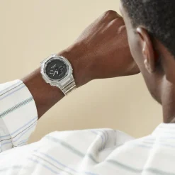 CASIO G-SHOCK Montre Noir cadran gris fond noir bracelet résine blanche New