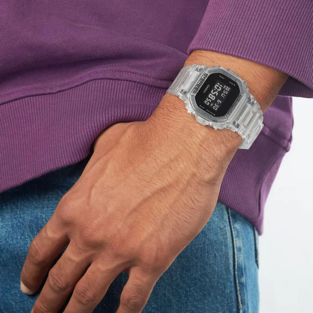 CASIO G-SHOCK Montre Noir cadran gris fond noir bracelet résine blanche Discount