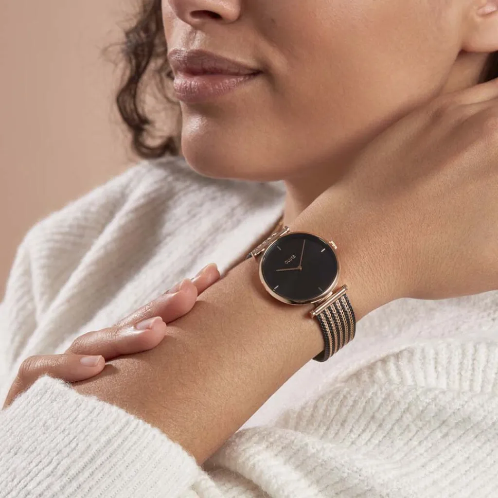 CLUSE Montre Triomphe Noir cadran doré rose fond noir bracelet acier doré rose Hot
