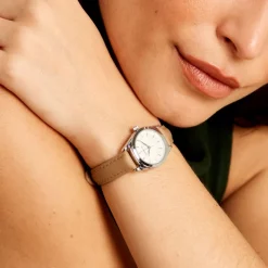 CODHOR Montre Anais Argenté cadran argente fond argenté bracelet synthétique beige Best