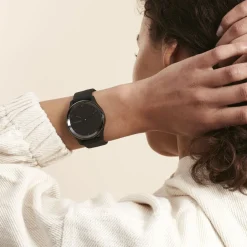 GARMIN Montre Connectée Vivomove Trend cadran noir fond personnalisable bracelet silicone noir Online