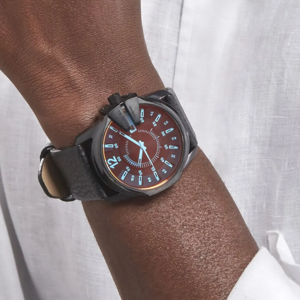 DIESEL Montre Master Chief 2 Tons cadran noir fond bleu bracelet cuir noir