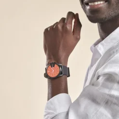 DIESEL Montre Master Chief 2 Tons cadran noir fond bleu bracelet cuir noir