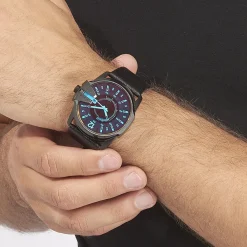 DIESEL Montre Master Chief 2 Tons cadran noir fond bleu bracelet cuir noir