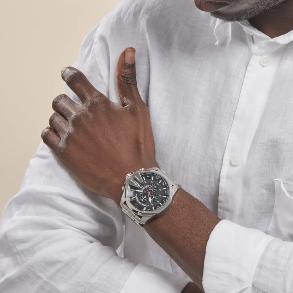 DIESEL Montre Mega Chief Noir cadran argenté fond noir bracelet acier argenté Clearance