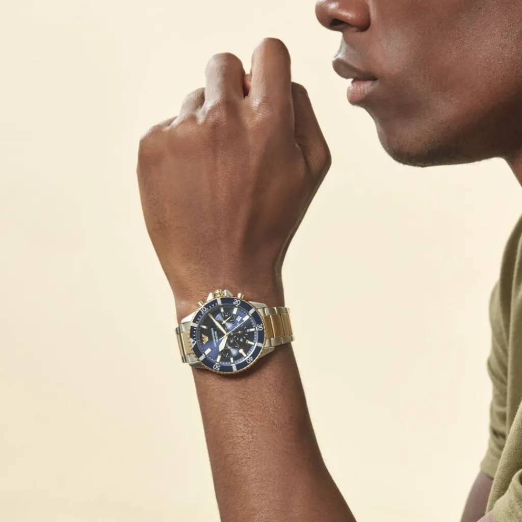 EMPORIO ARMANI Montre Bleu cadran doré rose/argenté fond bleu bracelet acier argenté/doré Outlet