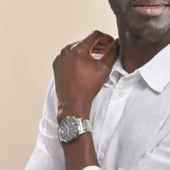 EMPORIO ARMANI Montre Noir cadran argenté fond noir bracelet acier argenté Discount