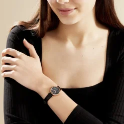 FOSSIL Montre Carlie Mini Nacre Noire cadran doré rose fond noir bracelet cuir noir Outlet