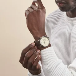 FOSSIL Montre Neutra Chrono Beige cadran argenté fond beige bracelet cuir brun Discount