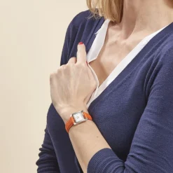 HERBELIN Montre 5Eme Avenue Blanc cadran argenté fond blanc bracelet cuir orange New