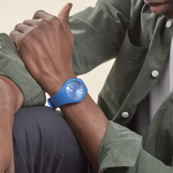 ICE WATCH Montre Colour Bleu cadran argenté fond bleu bracelet silicone bleu Clearance