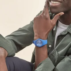 ICE WATCH Montre Colour Bleu cadran argenté fond bleu bracelet silicone bleu Clearance