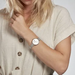 LACOSTE Montre Cannes Argent cadran bicolore fond argenté bracelet acier argenté Hot