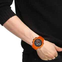 LACOSTE Montre Lc33 Noir cadran orange fond noir bracelet silicone orange