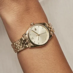 LACOSTE Montre Tuilerie Doré cadran doré fond doré bracelet acier doré Hot