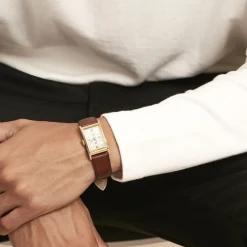 LIP Montre Churchill T18 Doré cadran doré fond doré bracelet cuir marron Hot