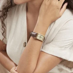 LIP Montre Churchill T18 Doré cadran doré fond doré bracelet cuir marron Outlet