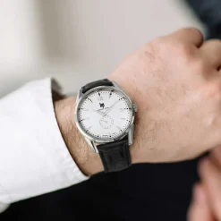 LIP Montre Himalaya 40 Argenté cadran argenté fond argenté bracelet cuir noir Hot