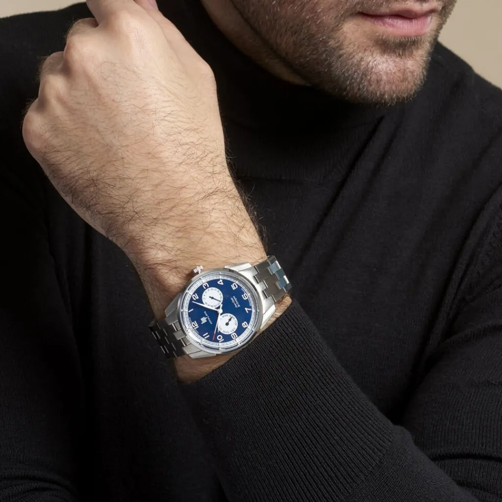 LIP Montre Himalaya Bleu cadran argenté fond bleu bracelet acier argenté Best