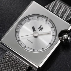 LIP Montre Mach 2000 Mini Square Argenté cadran argenté fond argenté bracelet acier argenté Clearance