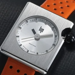 LIP Montre Mach 2000 Mini Square Argenté cadran argenté fond argenté bracelet cuir de vache orange Hot