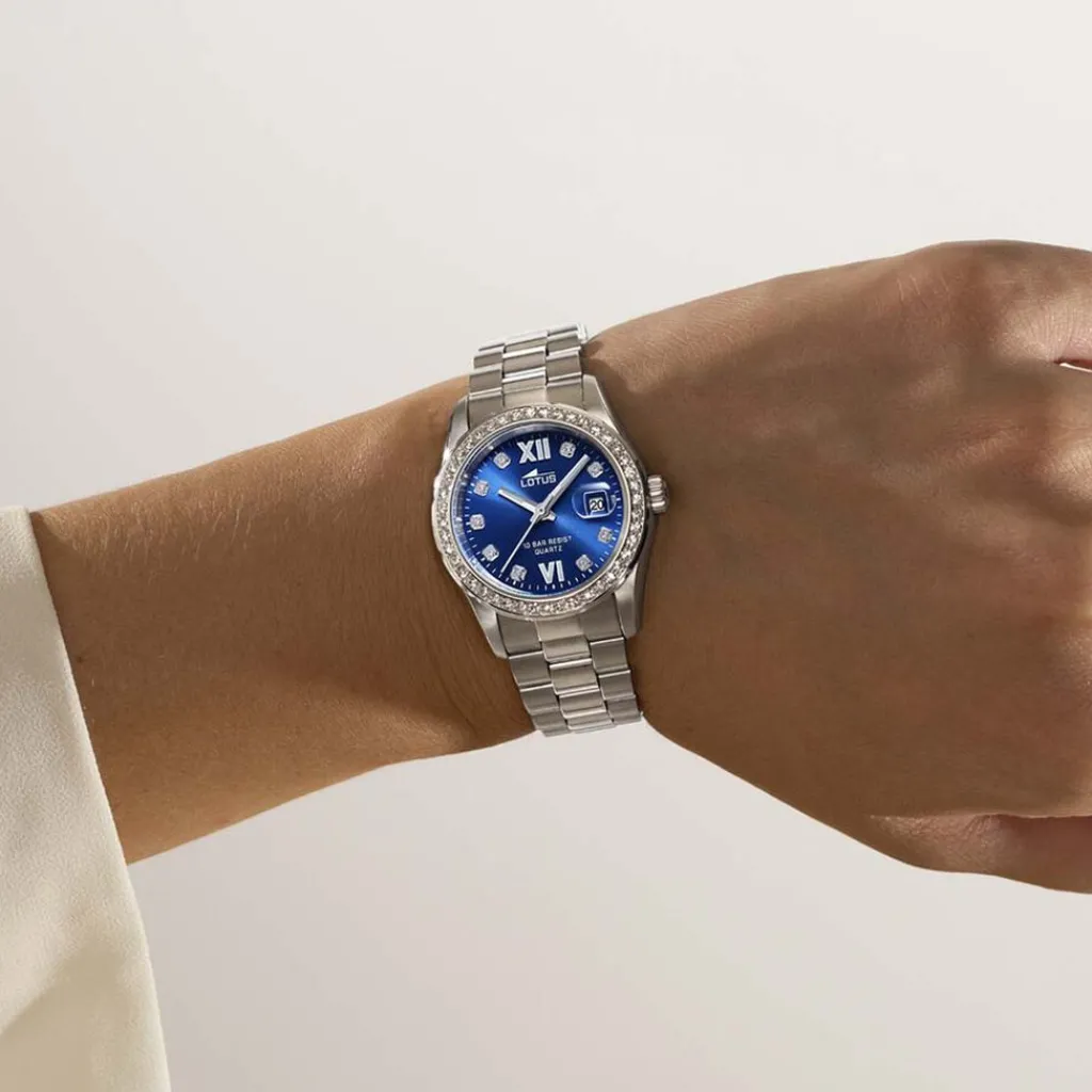 LOTUS Montre Freedom Collection Bleu cadran argenté fond bleu bracelet acier argenté