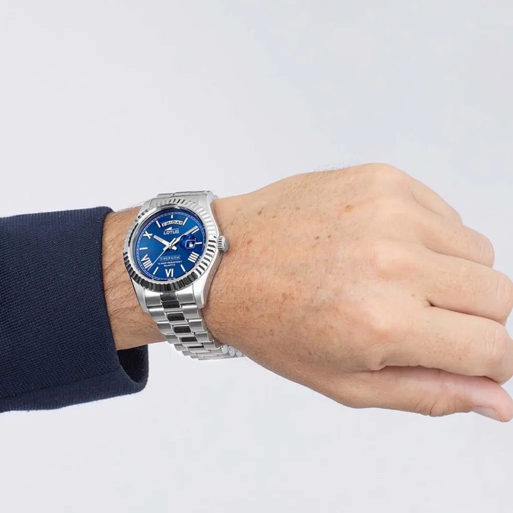 LOTUS Montre Freedom Collection Bleu cadran argenté fond bleu bracelet acier argenté Sale