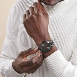 MICHAEL KORS Montre Slim Runway Noir cadran noir fond noir bracelet acier noir Best