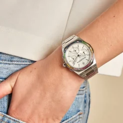 OLIVIA BURTON Montre Hexa Multifonction Argenté cadran argenté fond argenté bracelet acier blanc Sale