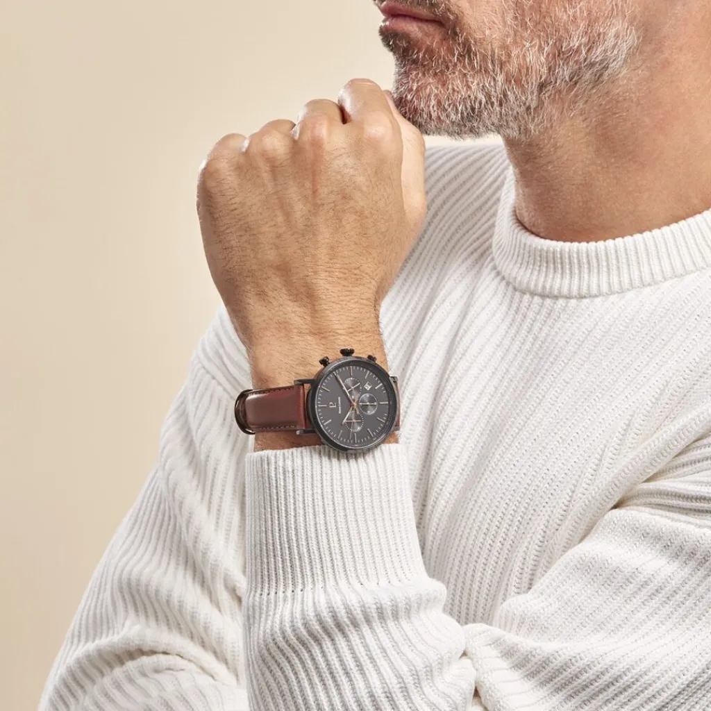 PIERRE LANNIER Montre Baron Noir cadran noir fond noir bracelet cuir brun