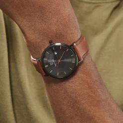 PIERRE LANNIER Montre Inti Noir cadran noir fond noir bracelet cuir brun Outlet