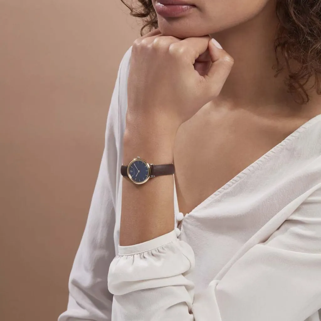 PIERRE LANNIER Montre Nova Bleu cadran argenté fond bleu bracelet cuir brun