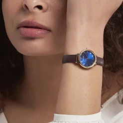 PIERRE LANNIER Montre Nova Bleu cadran argenté fond bleu bracelet cuir brun